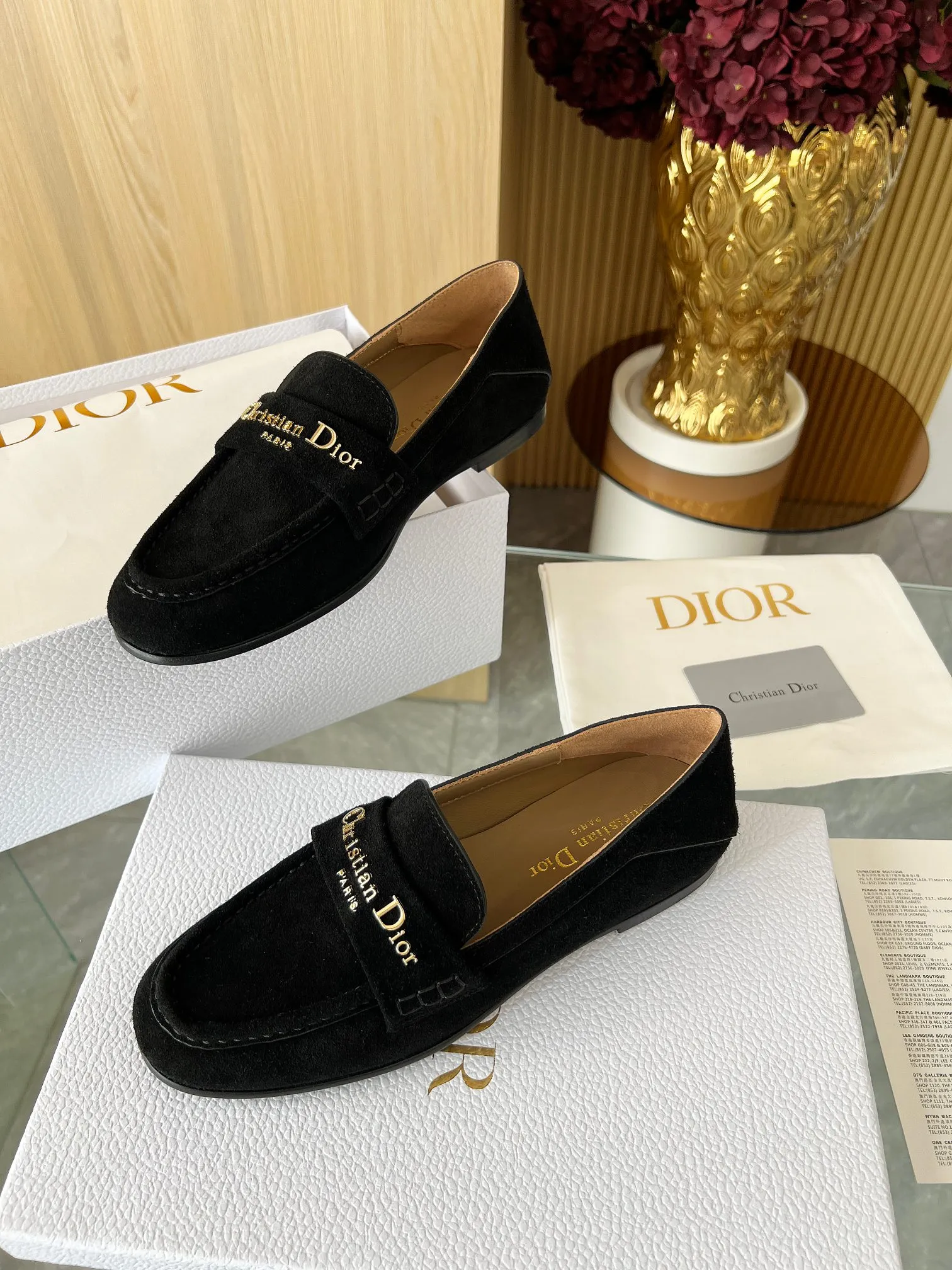 👟👟Ex-factory price 560👟👟 Dior's new spring and summer ultra-light series loafers are brand new. The layout strives to create fashionable classic items. New products created at the first major show of Paris Fashion Week. The inspiration is cleverly combined by D's chief designer on the perfect shoe shape. Paired with brand buckles, it is even more fashionable! Original version, perfect and exquisite workmanship!  ✔️Upper: original fabric ✔️Inner lining: imported sheepskin lining ✔️Sole: Italian genuine leather outsole ✔️Size: #35-41 (40 41 customized items are not returnable)